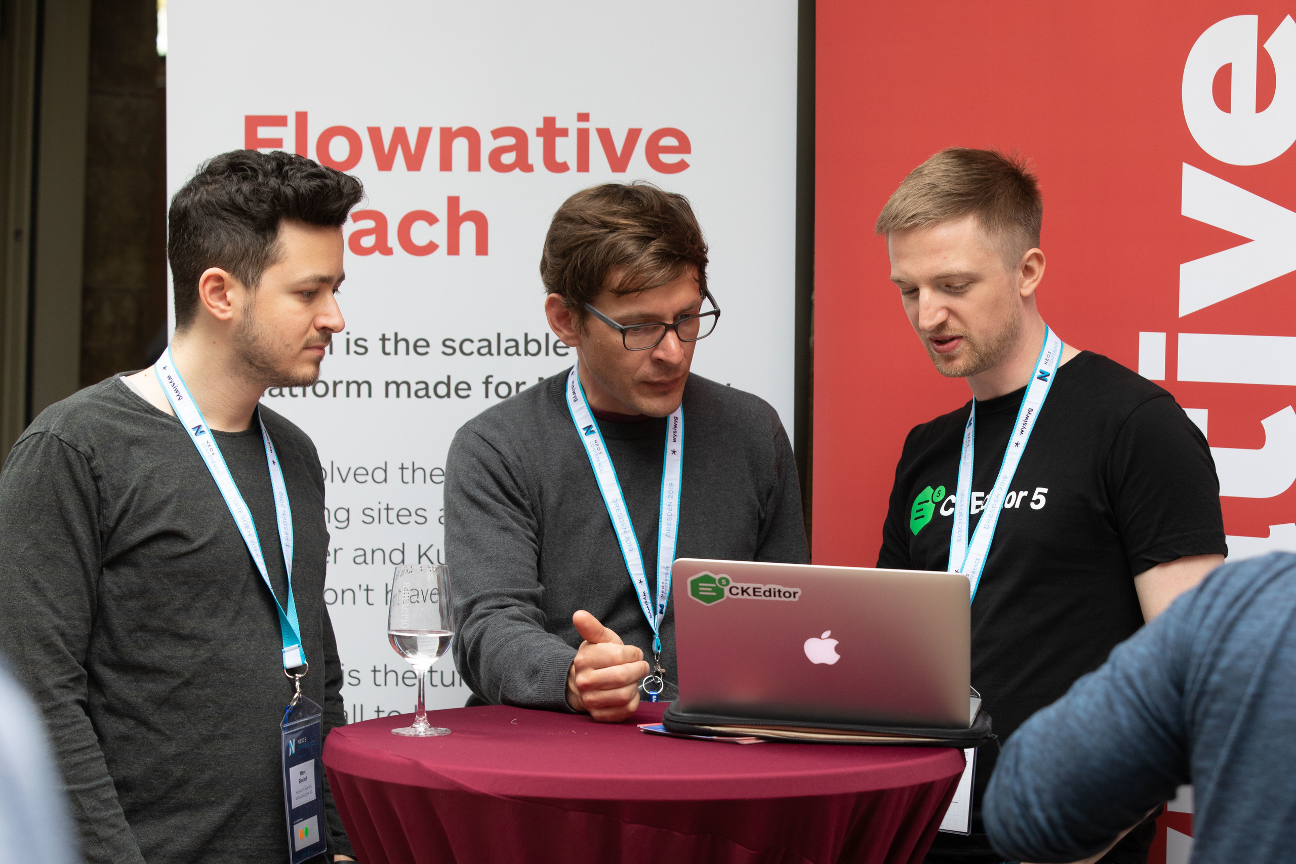 CKEditor5 being discussed in front of a Flownative Beach banner